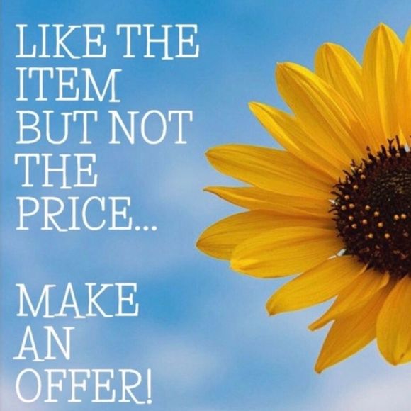 CROWN & IVY Rainbow Striped 
 5 Inch Inseam Caroline Shorts Sz 8 - Picture 9 of 9